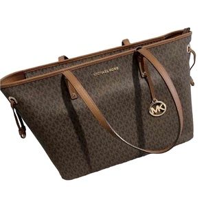 MICHAEL KORS | Jet Set Drawstring Large Travel Leather Tote